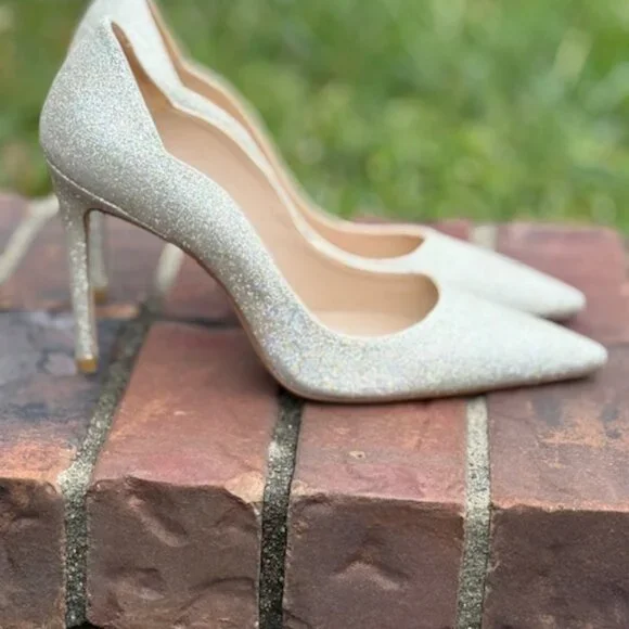 Stuart Weitzman 100 scallop heels new